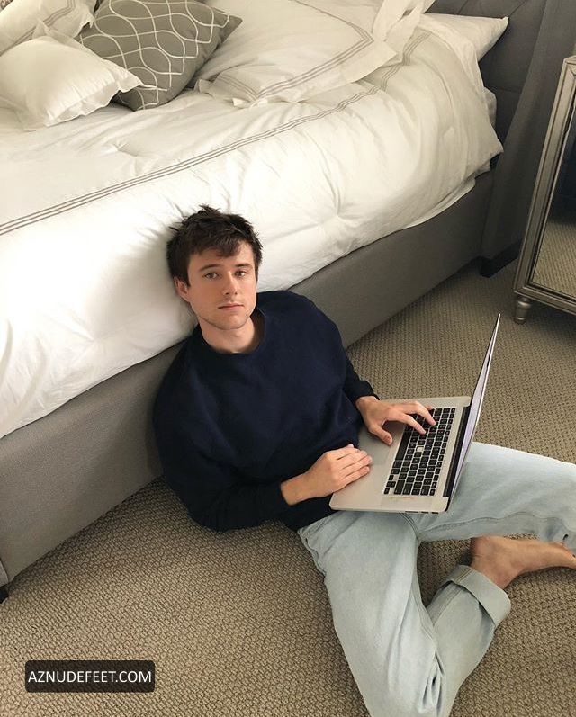 ALEC BENJAMIN Feet AZNudeFeet Men