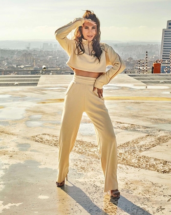 Ebru Yasar