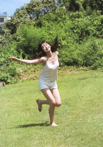 Akari Uemura