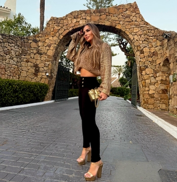 Amanda Harrington (IV)