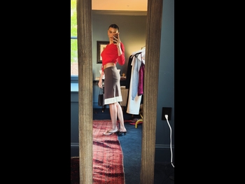  alt="Hailey Bieber"