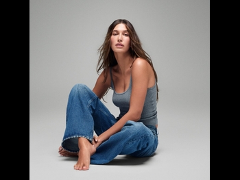  alt="Hailey Bieber"