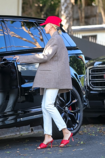 Hailey Bieber