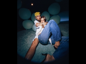  alt="Hailey Bieber"