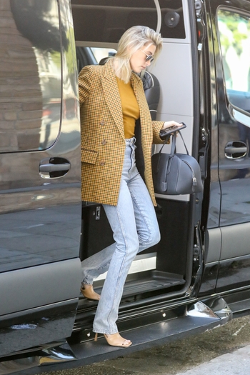 Hailey Bieber