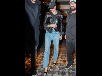  alt="Hailey Bieber"