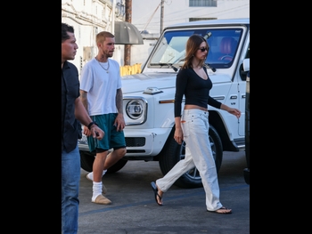  alt="Hailey Bieber"