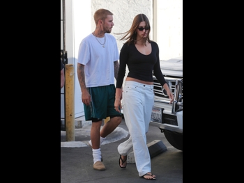  alt="Hailey Bieber"