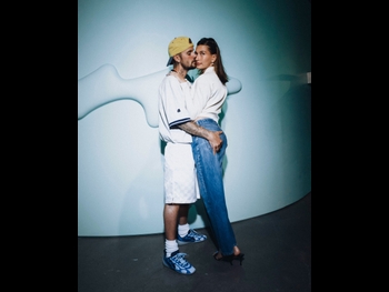  alt="Hailey Bieber"
