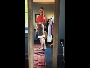  alt="Hailey Bieber"