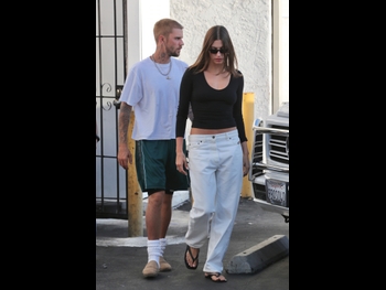  alt="Hailey Bieber"