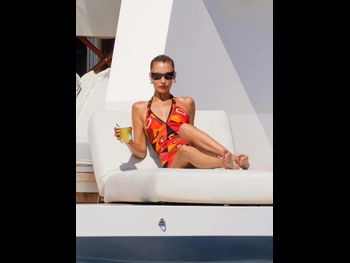  alt="Bella Hadid"