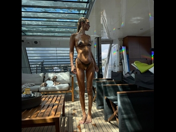  alt="Bella Hadid"