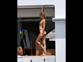  alt="Bella Hadid"