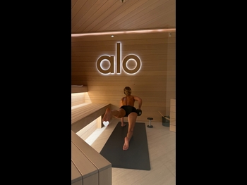  alt="Bella Hadid"