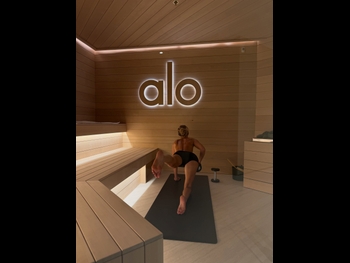  alt="Bella Hadid"