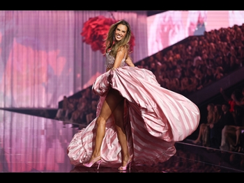  alt="Alessandra Ambrosio"