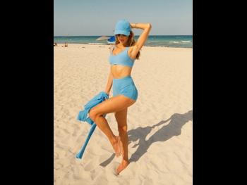  alt="Alessandra Ambrosio"