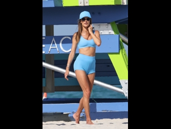  alt="Alessandra Ambrosio"