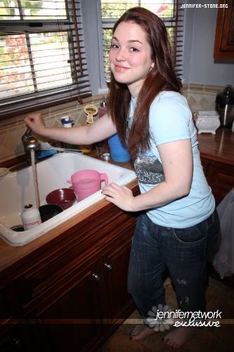 Jennifer Stone (V)