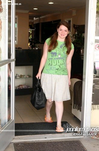 Jennifer Stone (V)