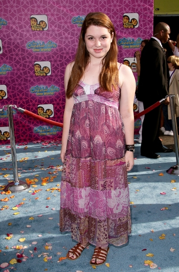 Jennifer Stone (V)