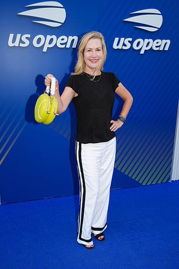 Angela Kinsey