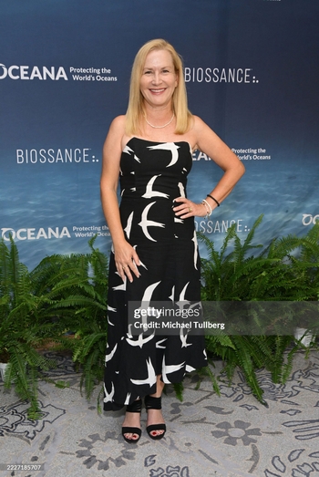 Angela Kinsey