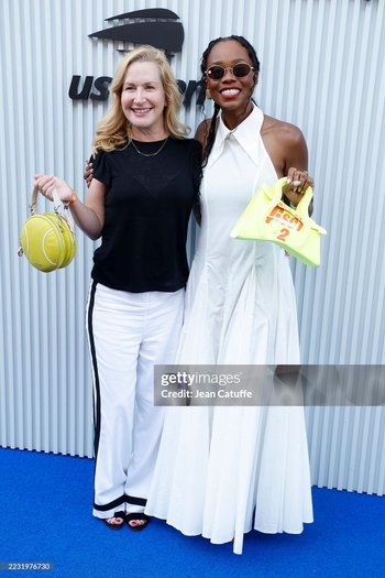 Angela Kinsey