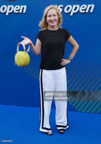 Angela Kinsey