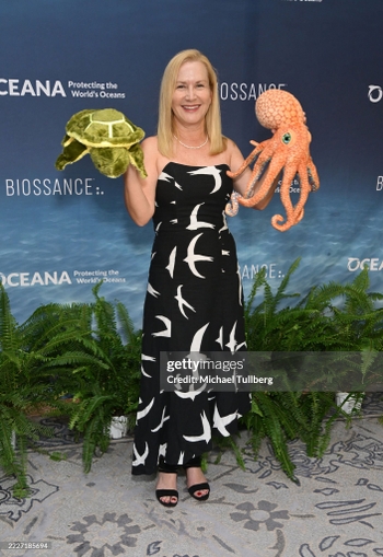 Angela Kinsey