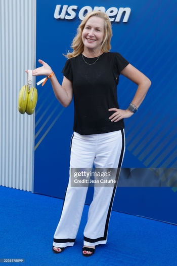 Angela Kinsey