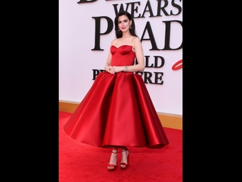  alt="Anne Hathaway (i)"