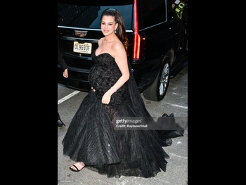 alt="Anne Hathaway (i)"