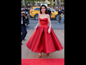  alt="Anne Hathaway (i)"