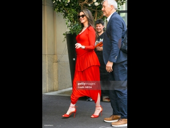  alt="Anne Hathaway (i)"