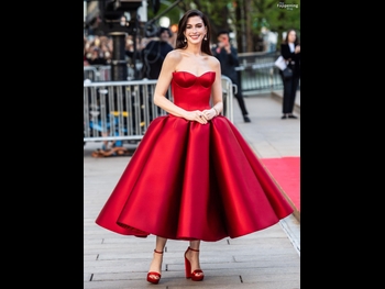 alt="Anne Hathaway (i)"