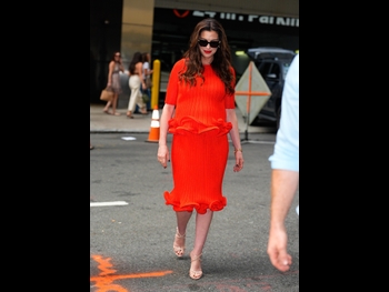  alt="Anne Hathaway (i)"