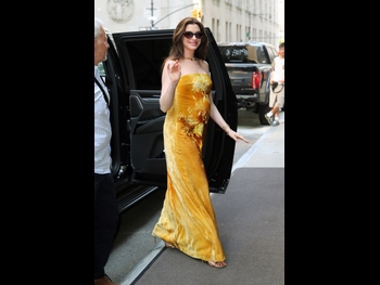  alt="Anne Hathaway (i)"