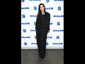  alt="Anne Hathaway (i)"