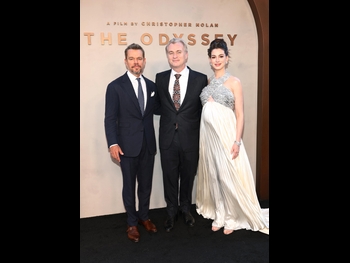  alt="Anne Hathaway (i)"