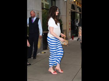  alt="Anne Hathaway (i)"