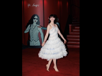  alt="Anne Hathaway (i)"
