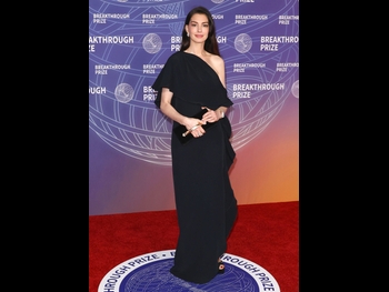  alt="Anne Hathaway (i)"