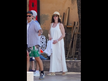  alt="Anne Hathaway (i)"