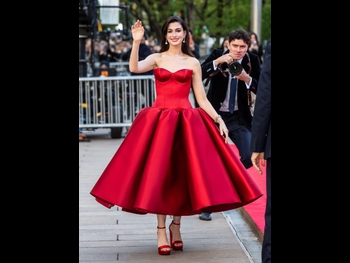  alt="Anne Hathaway (i)"