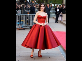  alt="Anne Hathaway (i)"