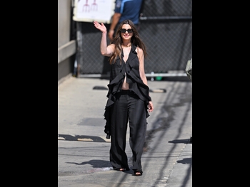  alt="Anne Hathaway (i)"