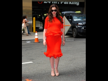  alt="Anne Hathaway (i)"