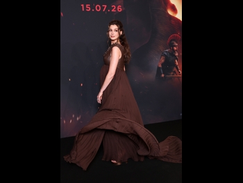  alt="Anne Hathaway (i)"